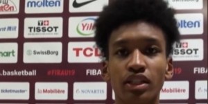 冯傲：教练变阵 我们贯彻四小一大的阵容 给对手上了防守强度