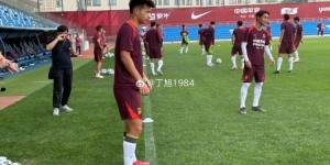 记者社媒晒国足训练照，显示浙江队后卫刘浩帆已随国足进行训练